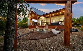 Under The Stars - Secluded, Hot Tub, Firepit, Games